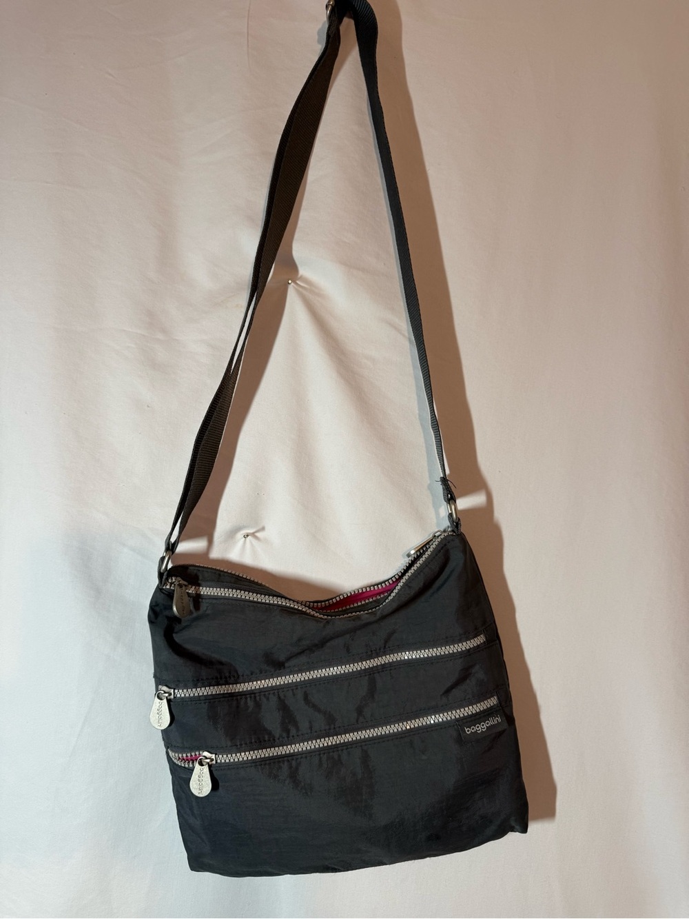 Baggallini Black Nylon Crossbody Bag Multi Zip Pockets Pink Lining Travel